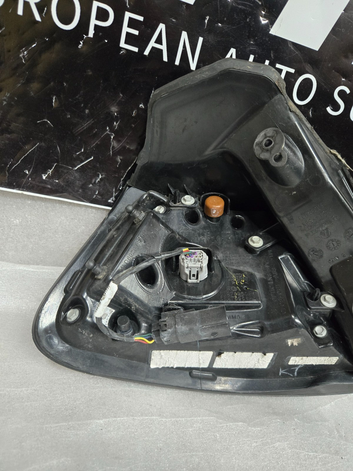 2019-2023 JEEP CHEROKEE REAR RIGHT RH QUARTER PANEL TAIL LIGHT LED OEM