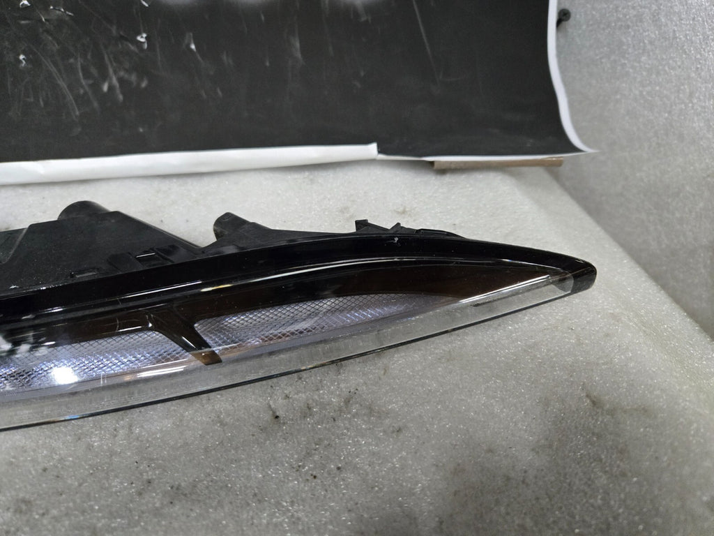 2019-2021 Porsche Macan Right Turn Signal Daytime Running Light OEM 95B953082B
