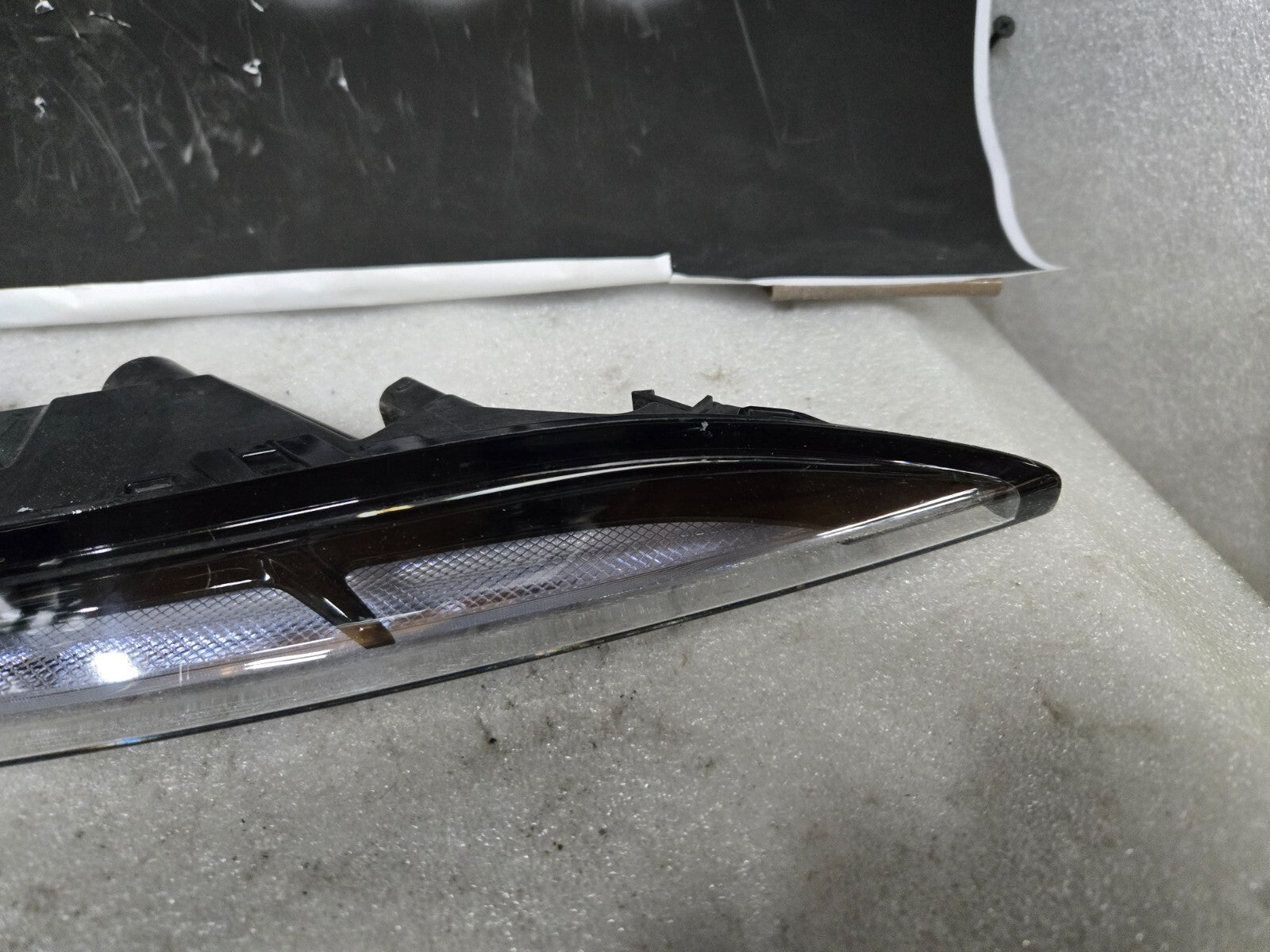 2019-2021 Porsche Macan Right Turn Signal Daytime Running Light OEM 95B953082B
