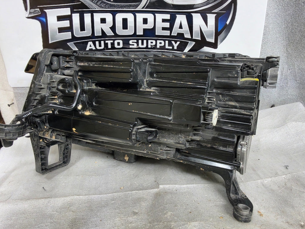 2024 - 2025 Volkswagen Atlas Right RH Base LED Headlight OEM Complete 3CN941082L
