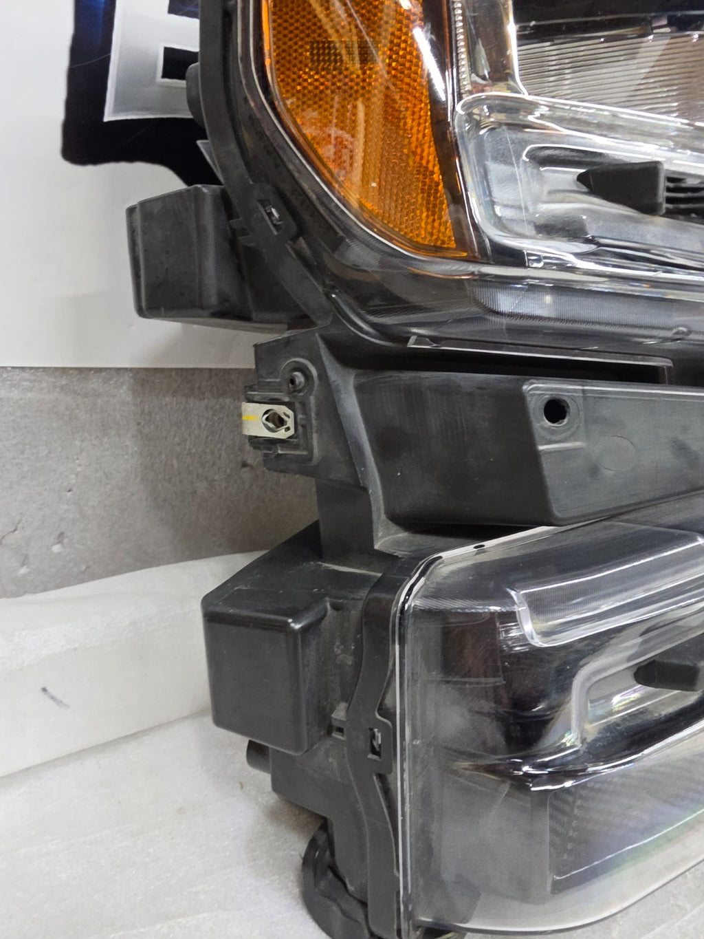 2019 2020 2021 CHEVROLET SILVERADO 1500 RIGHT PASSENGER HEADLIGHT 84621851 OEM