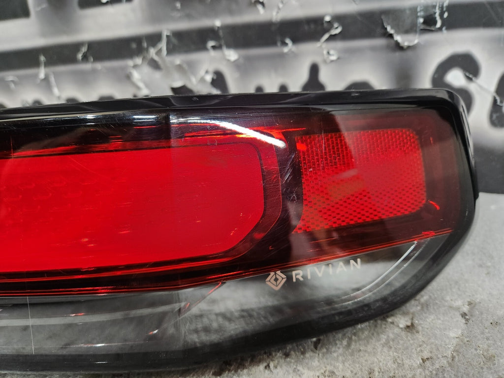 2022 Rivian R1T Right Rear Passenger Side RH Taillight Tail Lamp Light OEM