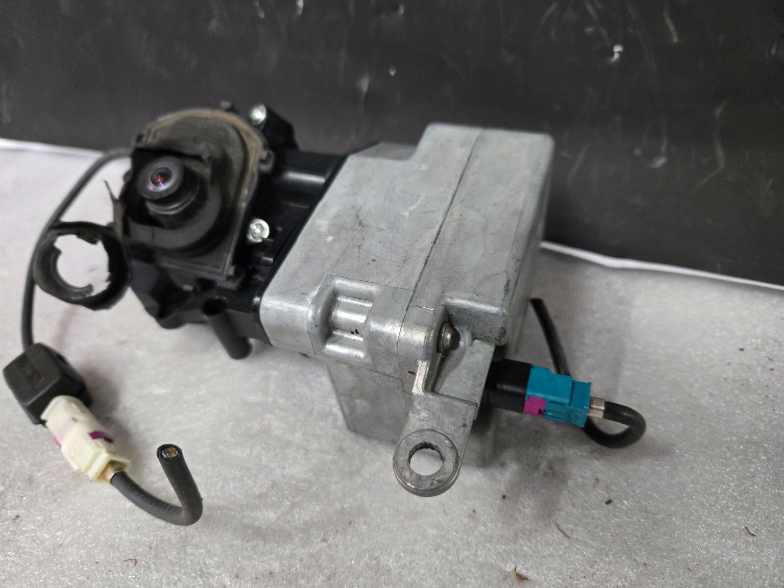 12-14 BMW F06 F12 F13 640 650 M6 Rear View Reverse Camera w/ Tailgate Latch OEM