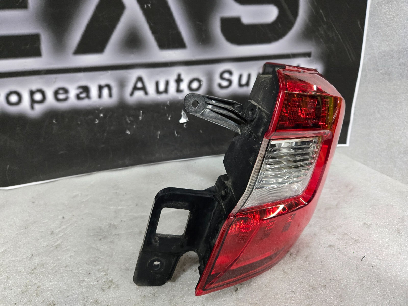 2015-2019 SUBARU OUTBACK HALOGEN HALOGEN REAR RIGHT RH TAIL LIGHT OEM