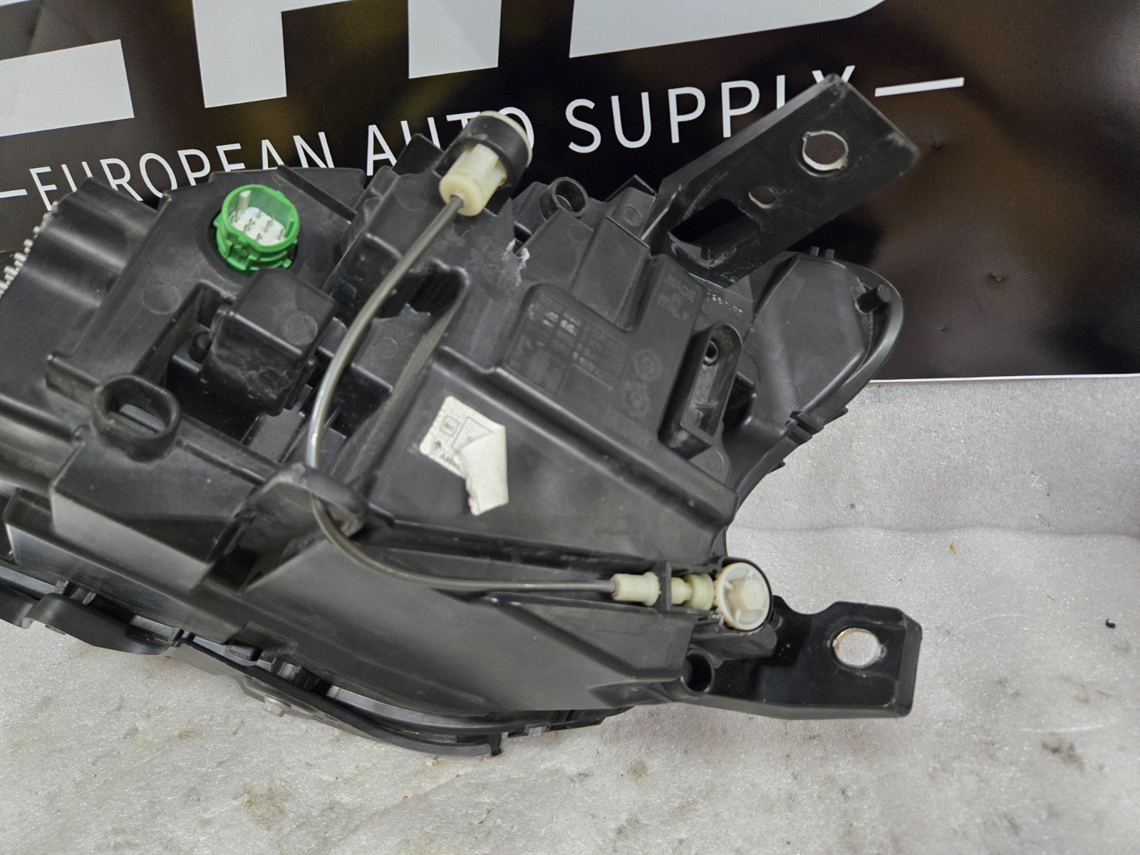 2018-2021 MASERATI QUATTROPORTE M156 RIGHT HEADLIGHT LED OEM 670100620 COMPLETE