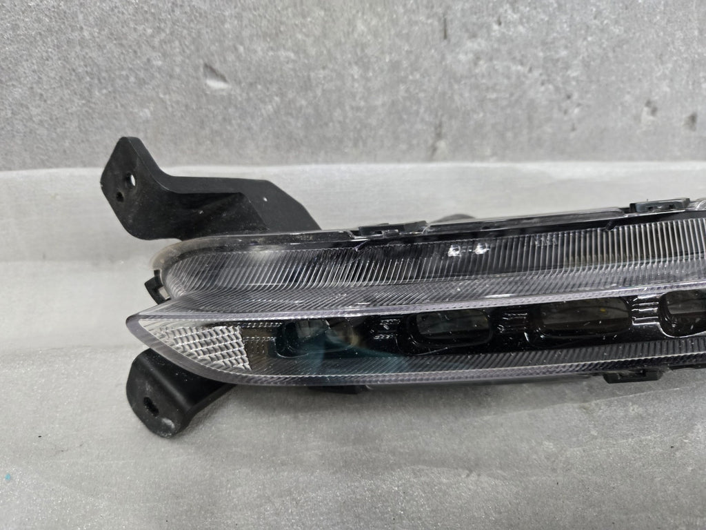 2016 2017 Hyundai Right RH Passenger Side Daytime Running Light LED OEM 92208-E6