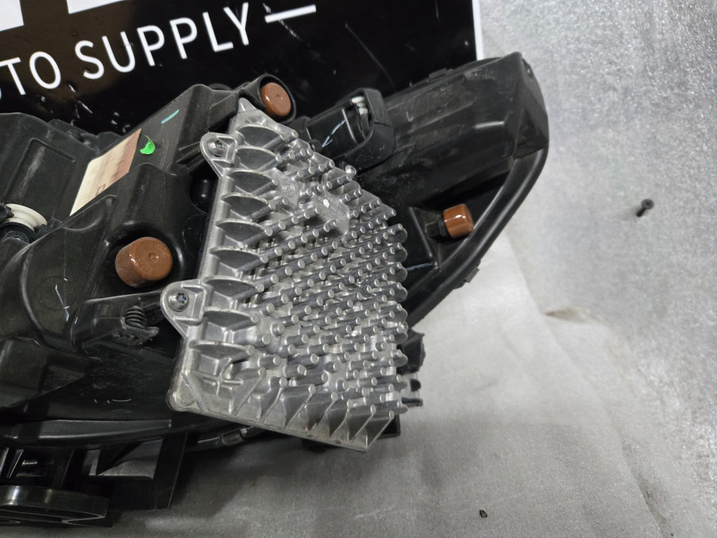 2019–2023 JEEP CHEROKEE RIGHT RH PASSENGER SIDE LED HEADLIGHT OEM P68275944AG