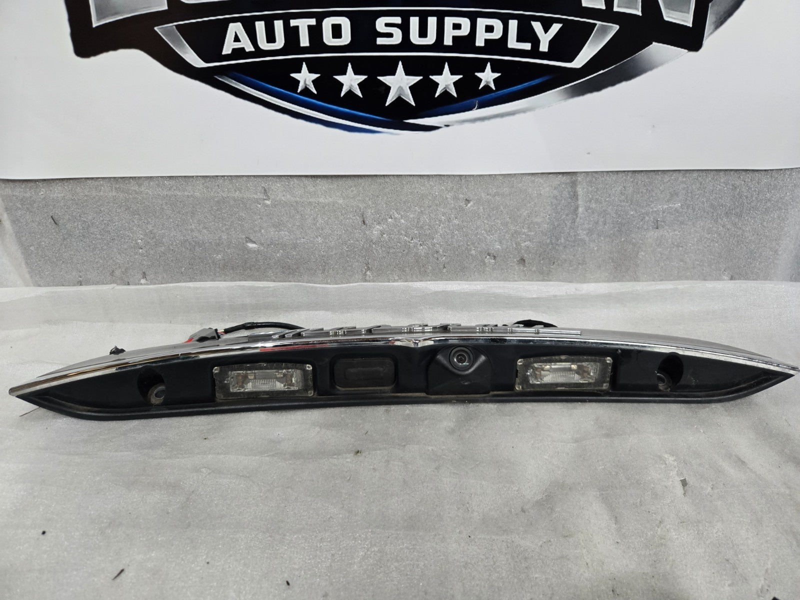 2014-2017 Maserati Ghibli Trunk Deck Lid Cover w/Camera 670010759 OEM 178269