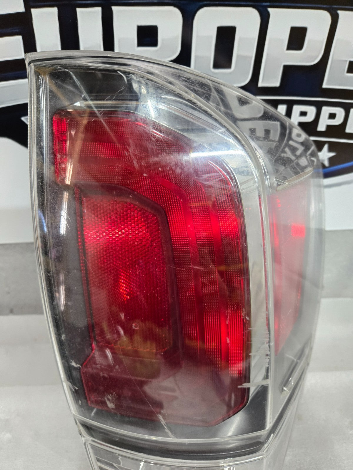 2016-2019 TOYOTA TACOMA RIGHT RH PASSENGER TAILLIGHT TAIL LIGHT OEM