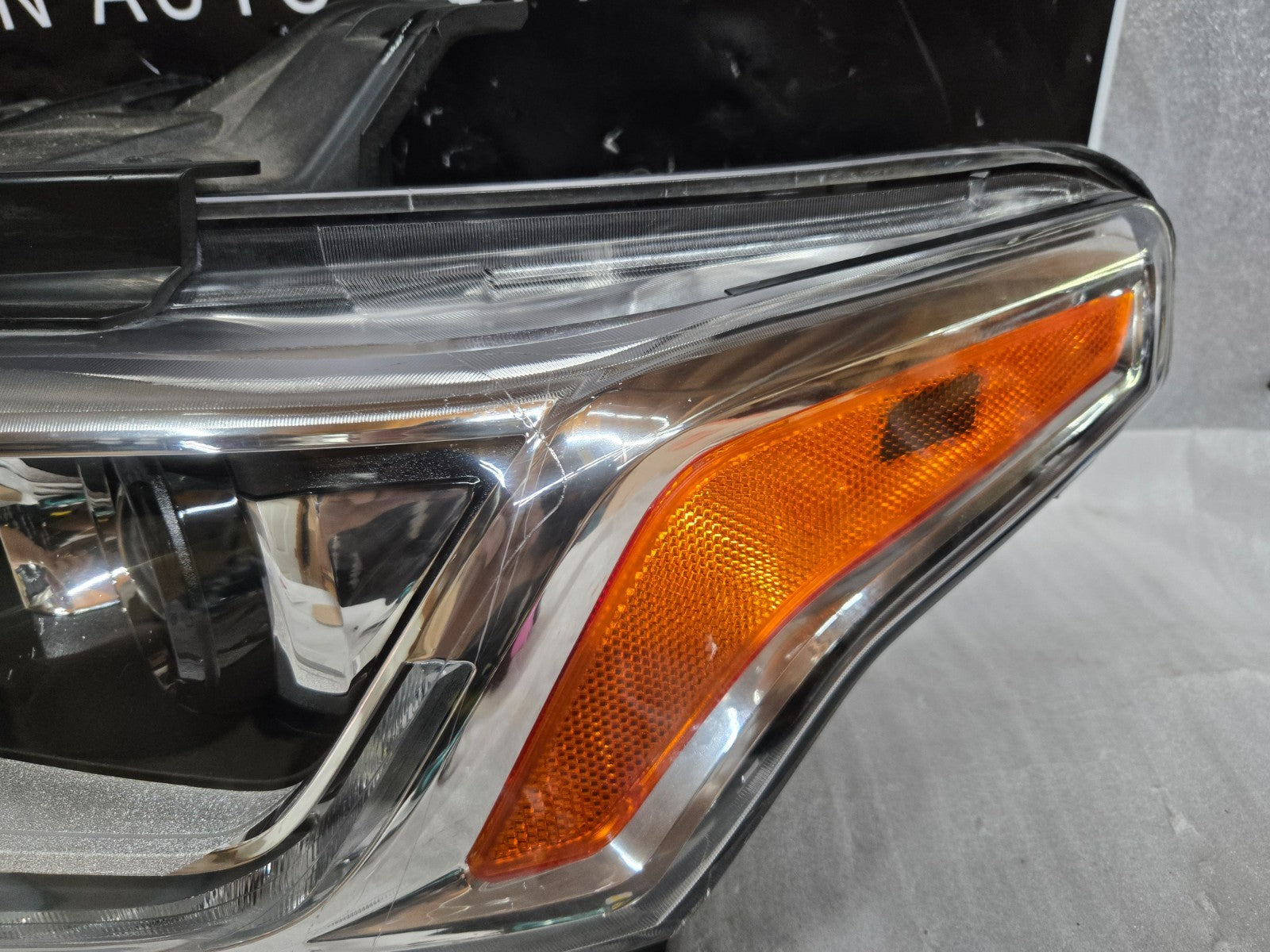 2018-2021 Chevrolet Traverse Xenon HID Headlight Left LH Driver OEM 84721414