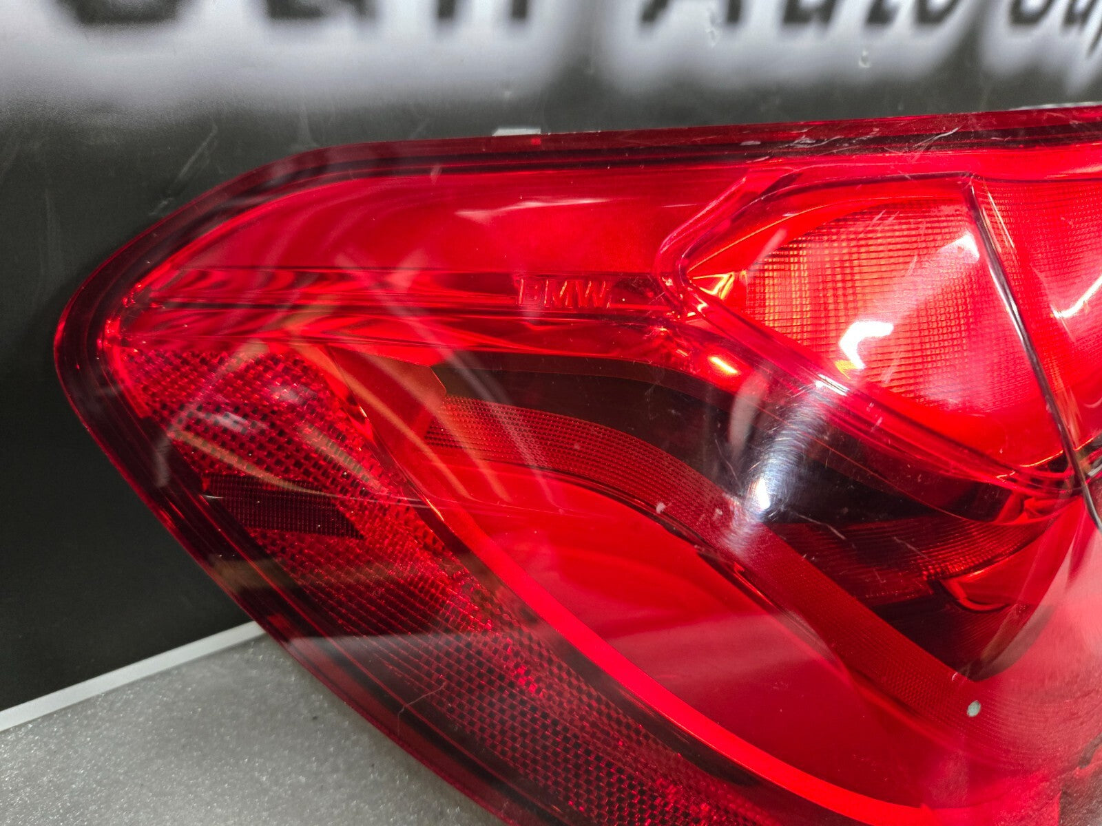 2016 - 2019 BMW 750I OEM LEFT REAR (QUARTER MOUNTED) TAIL LIGHT LAMP 7342965