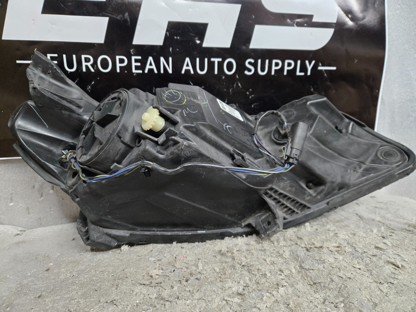 2016-2018 Chevrolet Malibu Halogen Left Side Headlight Assembly GM 84324410 OEM