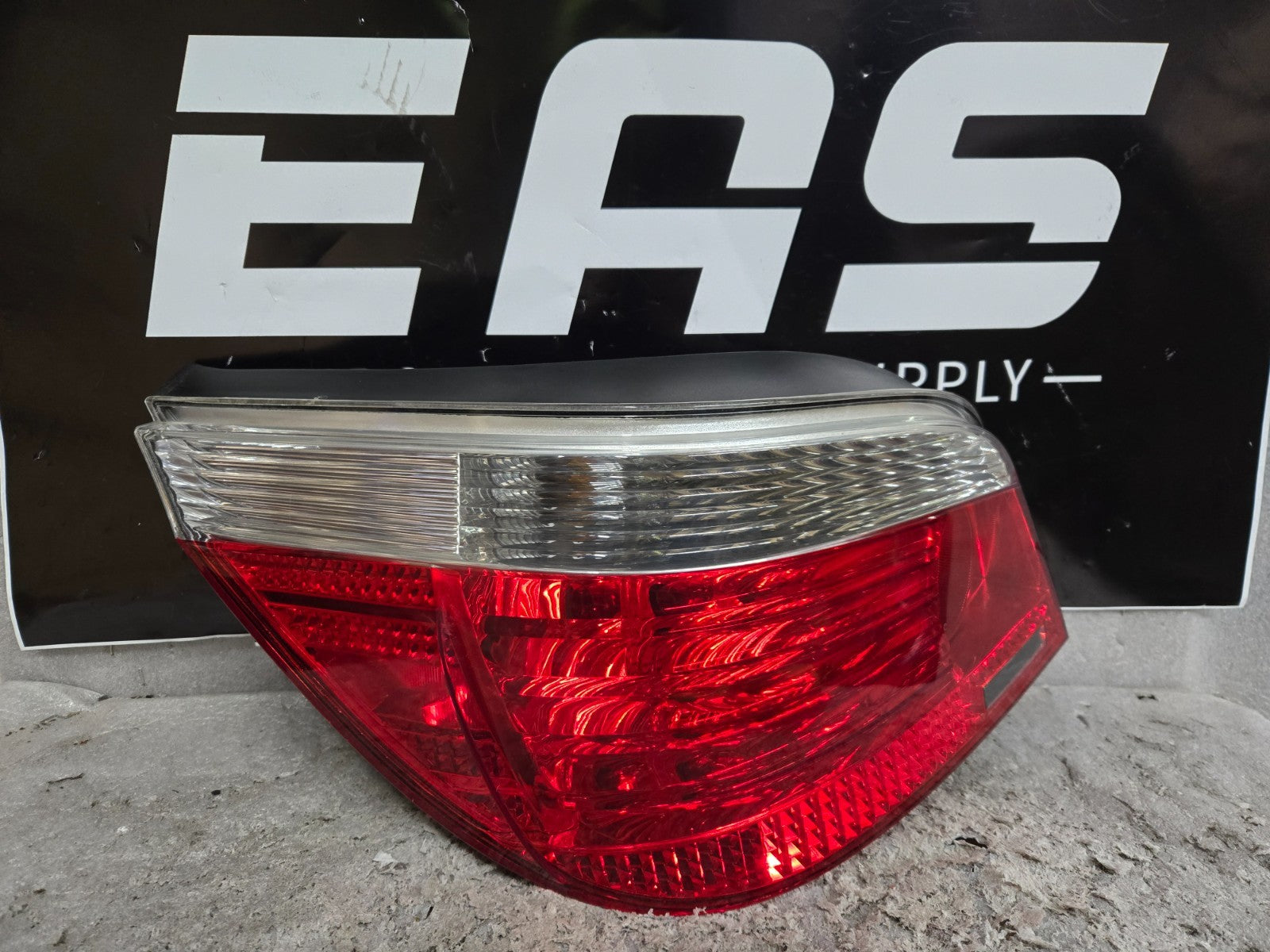 2004-2007 BMW E60 5 SERIES REAR LEFT LH DRIVER SIDE TAIL LIGHT LAMP OEM 7165739