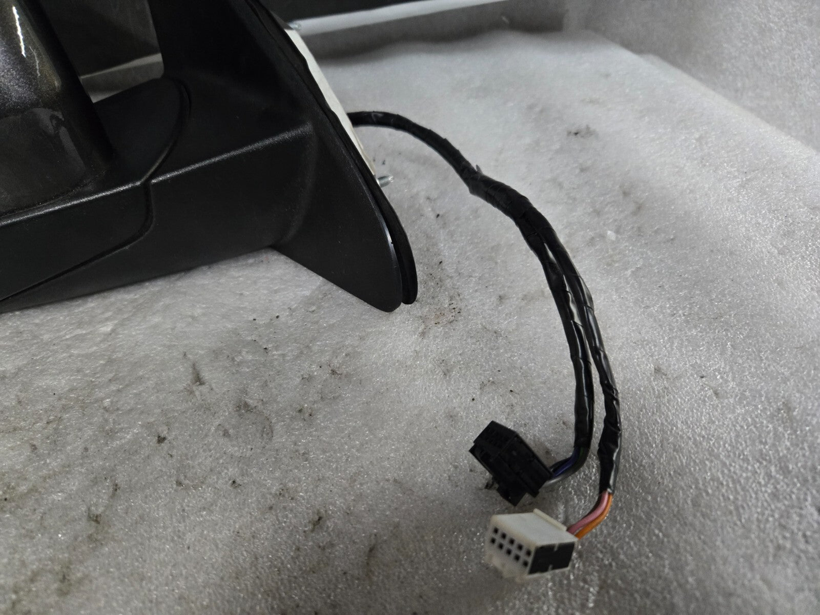 2011-2018 Jeep Cherokee Front Right RH Passenger Side View Mirror E11026536 OEM