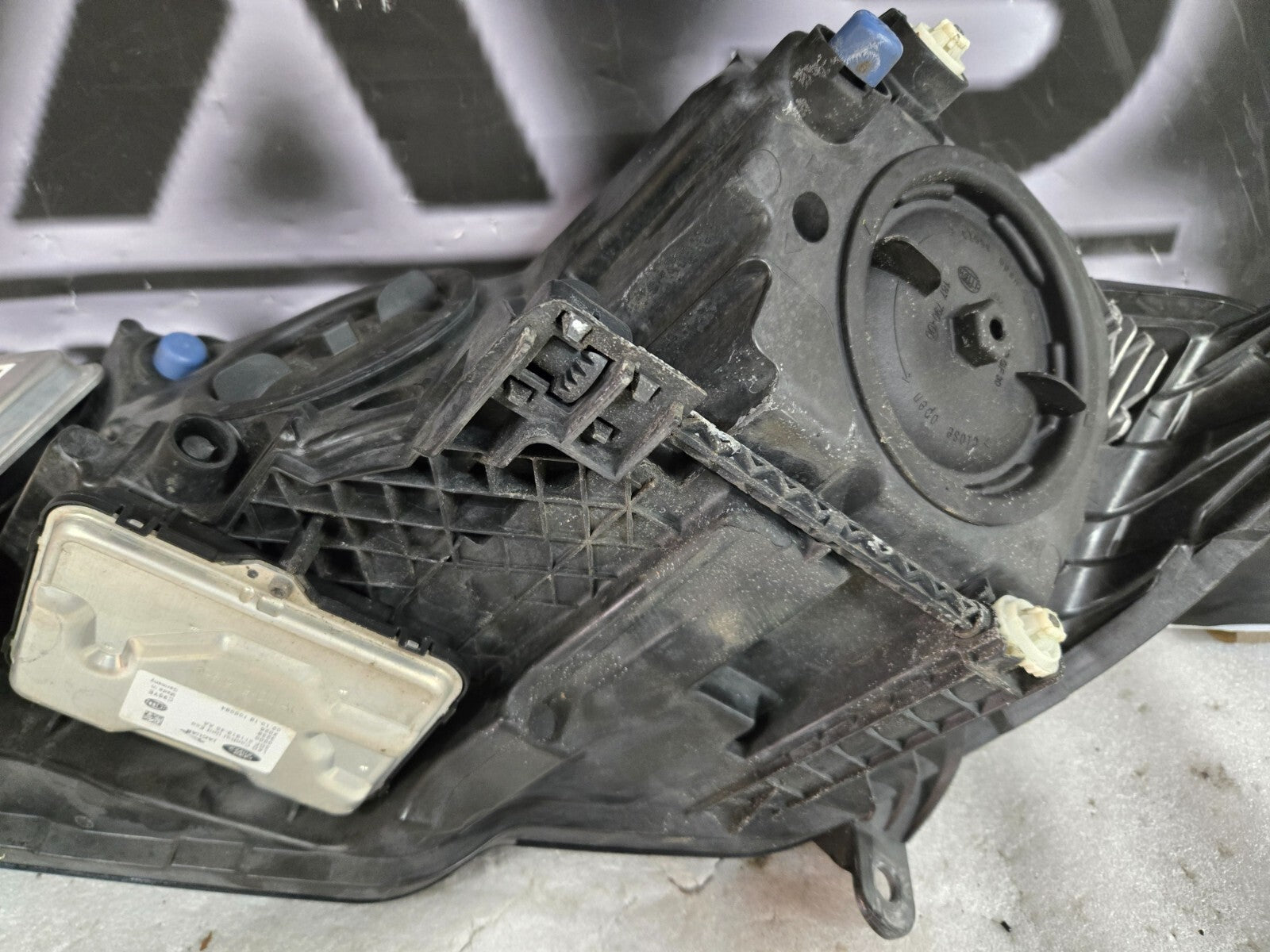 2016-2019 Jaguar XE Headlight Xenon Right Passenger GX73-13W029-CE w/ Modules OE