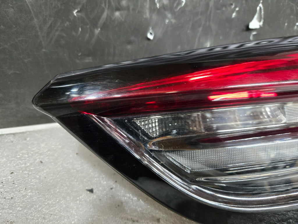 2021-2023 Maserati Levante Right RH Passenger Interior Tail Light 670154540 OEM