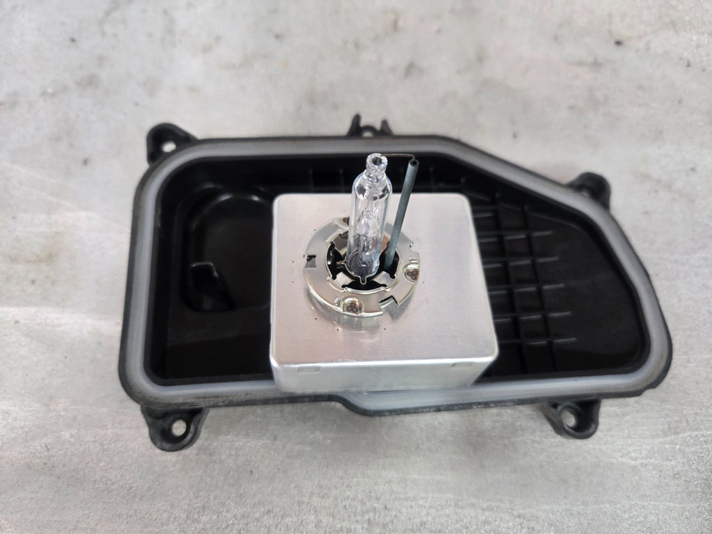 2016-2018 AUDI Q3 HEADLIGHT REAR DUST COVER CAP LEFT AND BULB OEM 1001001007L