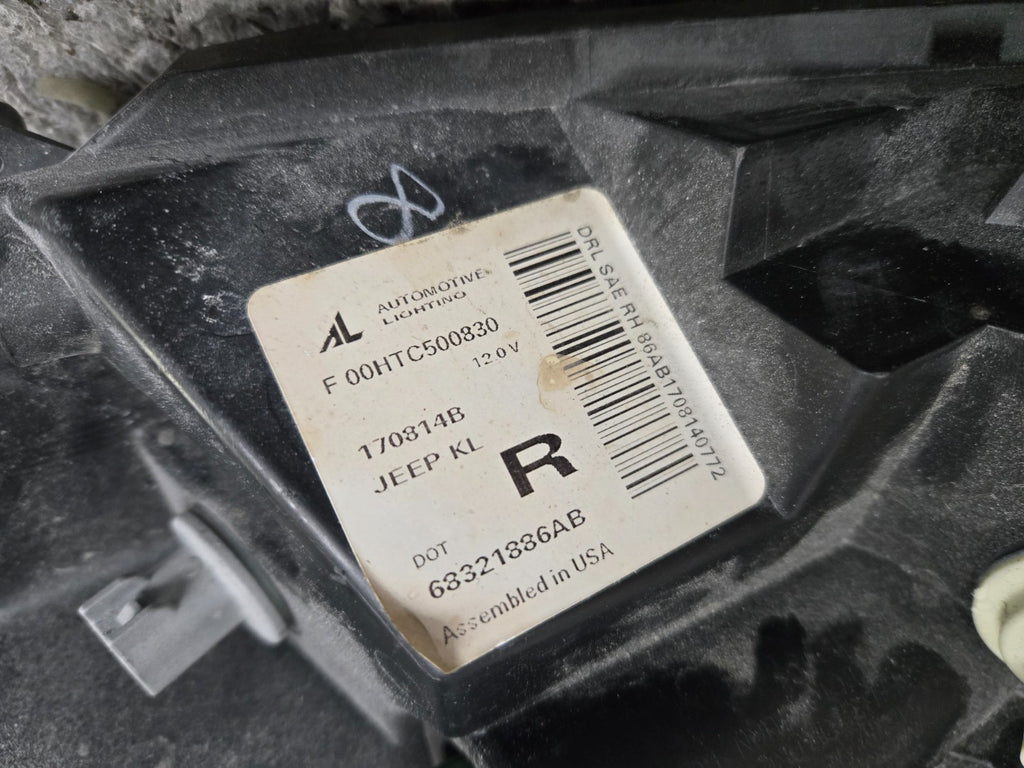 2014-18 JEEP CHEROKEE DAYTIME RUNNING LIGHT OEM RH PASSENGER SIDE 68321886AB OEM