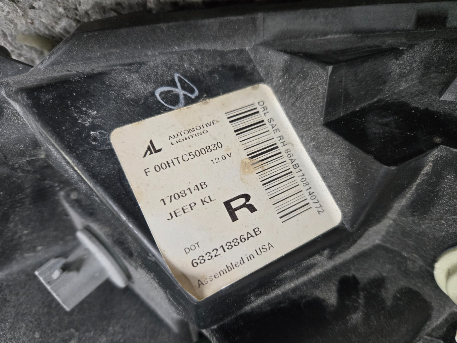 2014-18 JEEP CHEROKEE DAYTIME RUNNING LIGHT OEM RH PASSENGER SIDE 68321886AB OEM