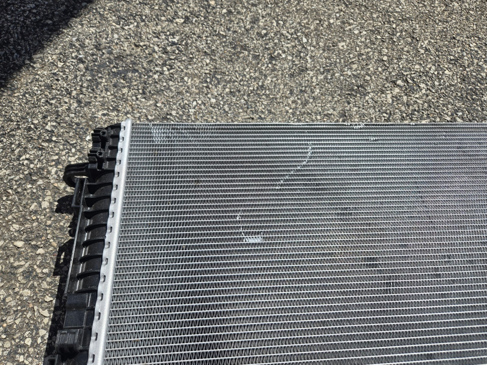 2019-2024 Lamborghini Urus Engine Motor Water Radiator Cooler 4M0121251M OEM