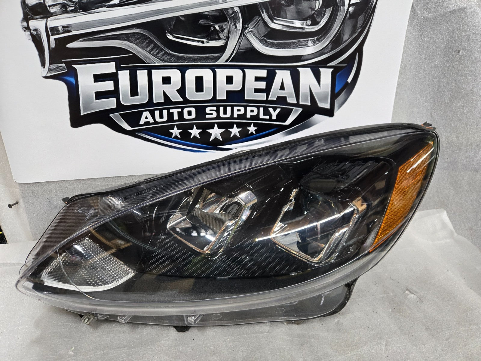 2020-2022 Ford Escape Left Driver Side Projector MID Halogen w/LED Headlight OEM