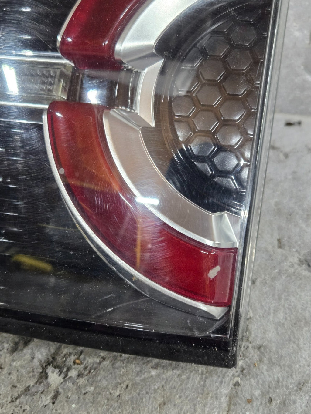 2015-2019 LAND ROVER DISCOVERY SPORT (L550) RIGHT REAR INNER TAILLIGHT LIGHT OEM