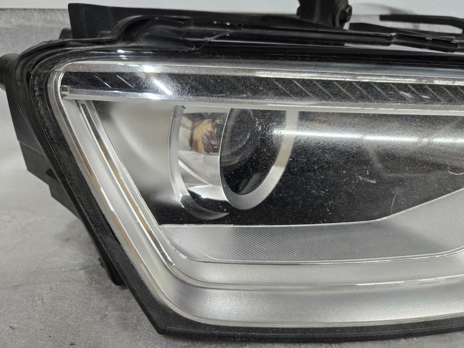 2016-2018 Audi Q3 OEM Right Passenger Headlight Complete HID Xenon 8U0941006E