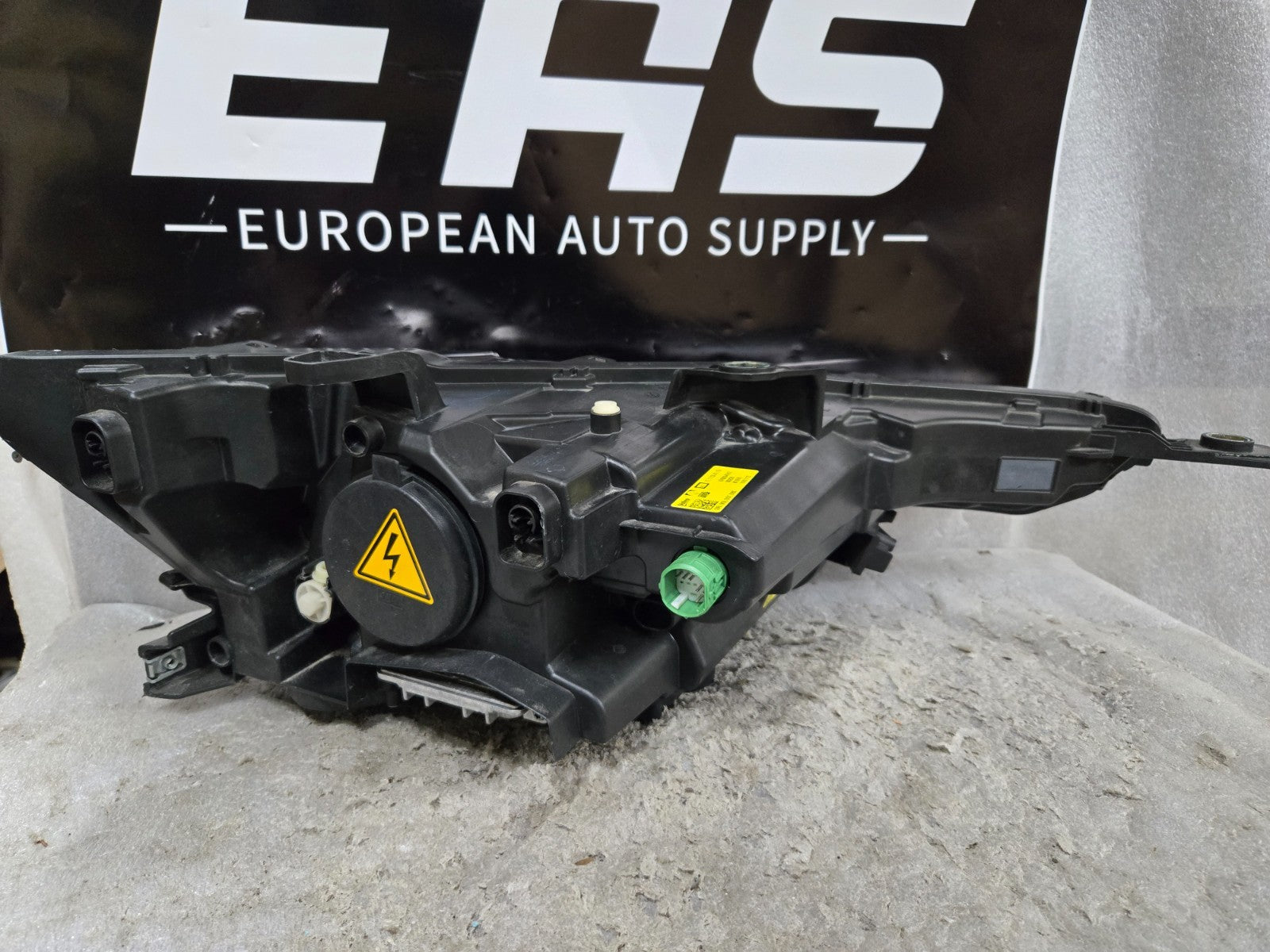 2017 - 2020 Maserati Levante M161 Left Driver Side Xenon Headlight OEM 670034642