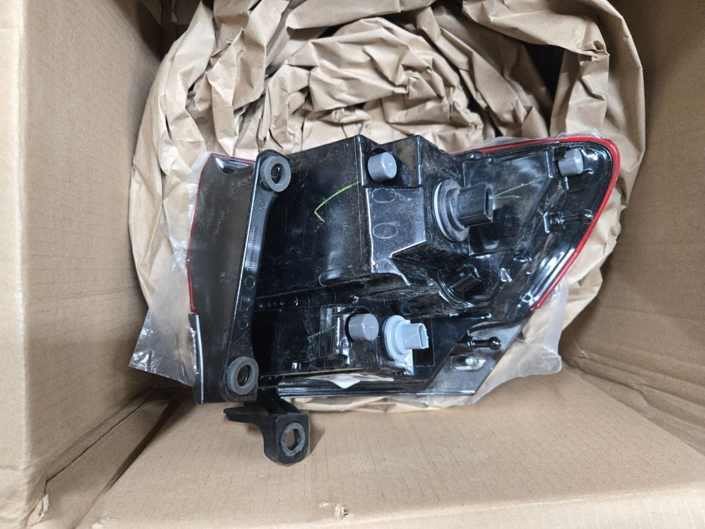 2018-2022 JEEP GRAND CHEROKEE DRIVER LEFT REAR TAILLIGHT LAMP OEM 68368395AC NEW