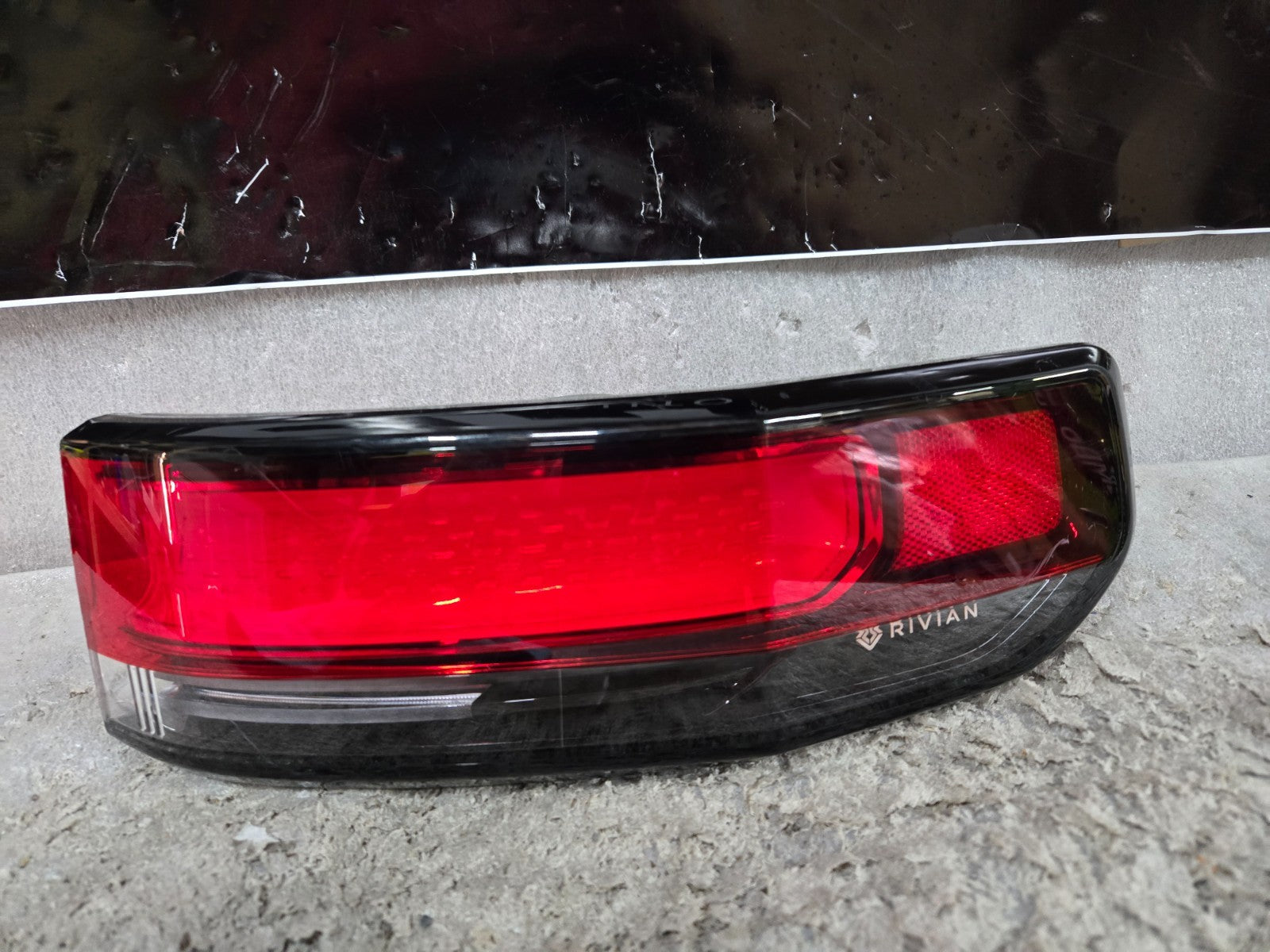 2022-2024 Rivian R1T LED Tail Light Lamp Right Passenger PT00003888 OEM