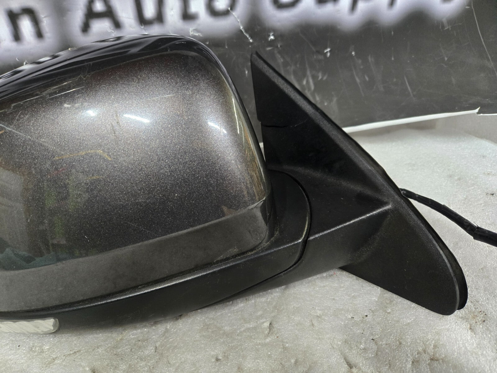 2011-2018 Jeep Cherokee Front Right RH Passenger Side View Mirror E11026536 OEM