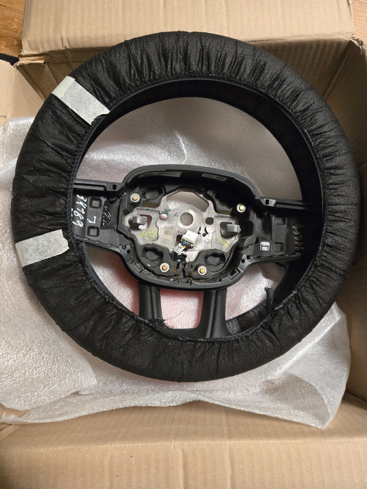 NEW Volvo XC40 Steering Wheel, 3 Spoke - 32366941 OEM 
