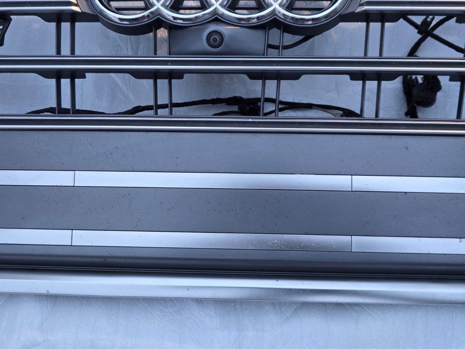 2018-2020 AUDI SQ5 FRONT GRILL GRILLE COMPLETE w/ CAMERA & SENSORS OEM 80A853651