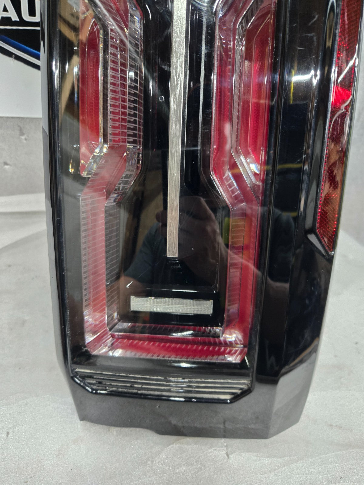 2024-2026 GMC Hummer EV SUV Right RH LED Tail Light OEM 85008694 *Lens Chip