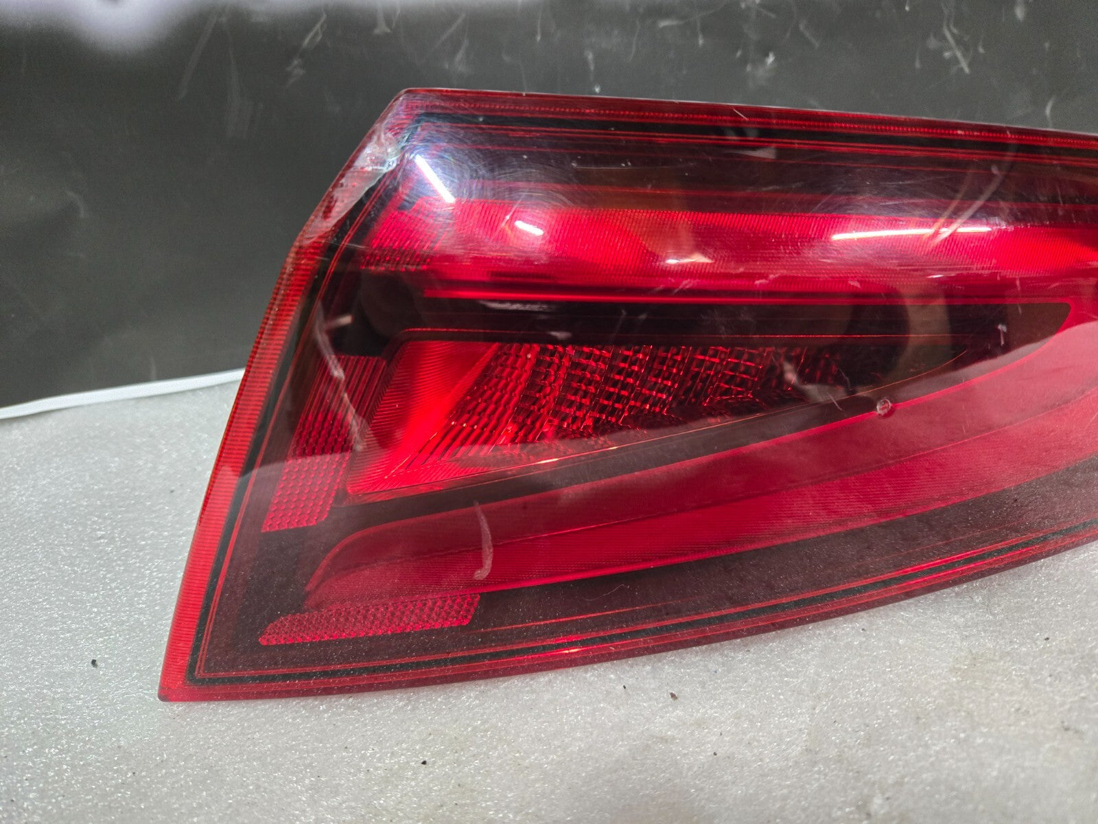 2017-2023 Alfa Romeo Giulia Right RH Passenger Rear Tail Light OEM 20690208