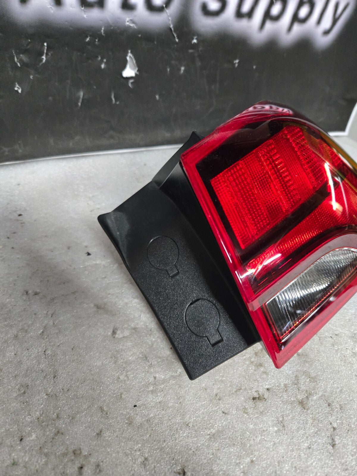 2021 2022 2023 Hyundai Santa Fe Right RH Halogen Taillight OEM 92402-S2500