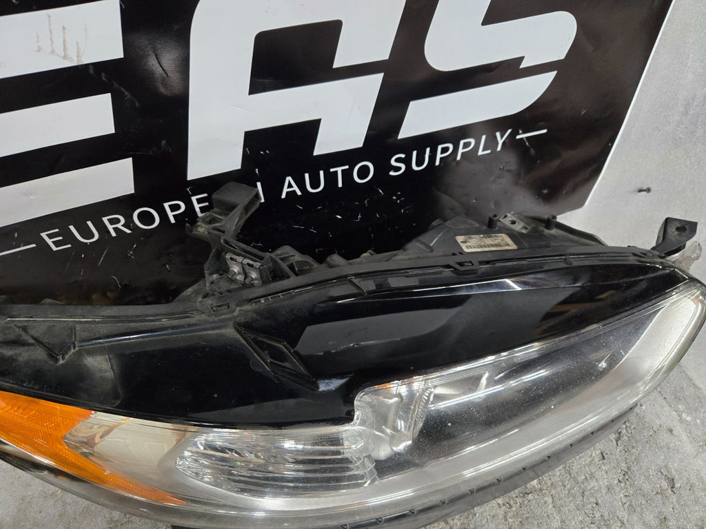 2013-2016 Ford Fusion Halogen Right Side Headlight Assembly OEM DS73-13W029-CD