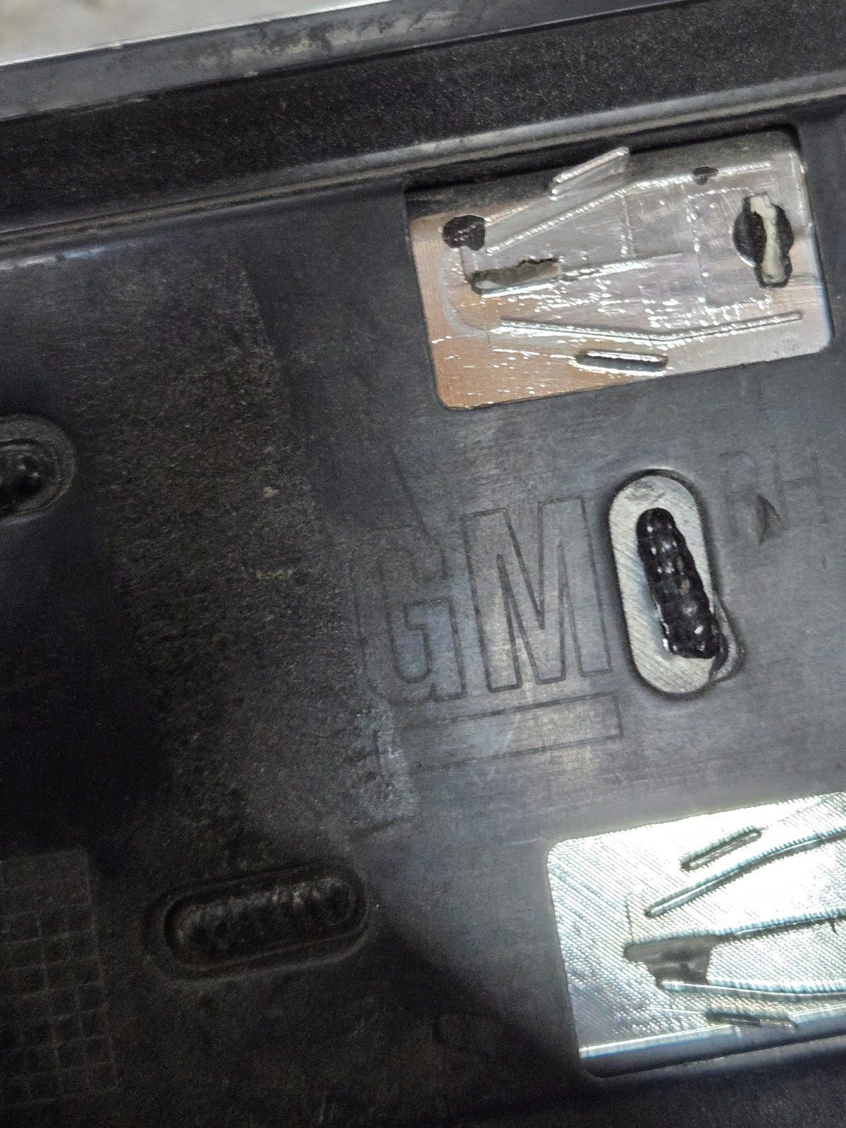 2021-2023 GMC Right RH Passenger Side Fender Vent Cover 544979545 OEM