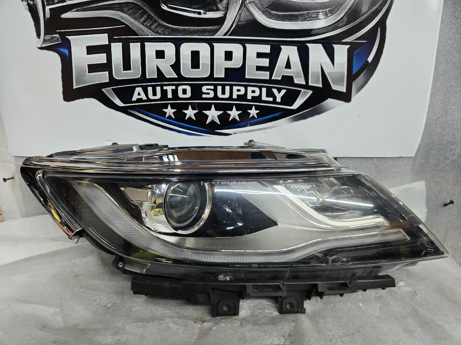 2015-2018 Lincoln MKC Headlight Xenon HID Right Passenger OEM EJ7B-13005-A