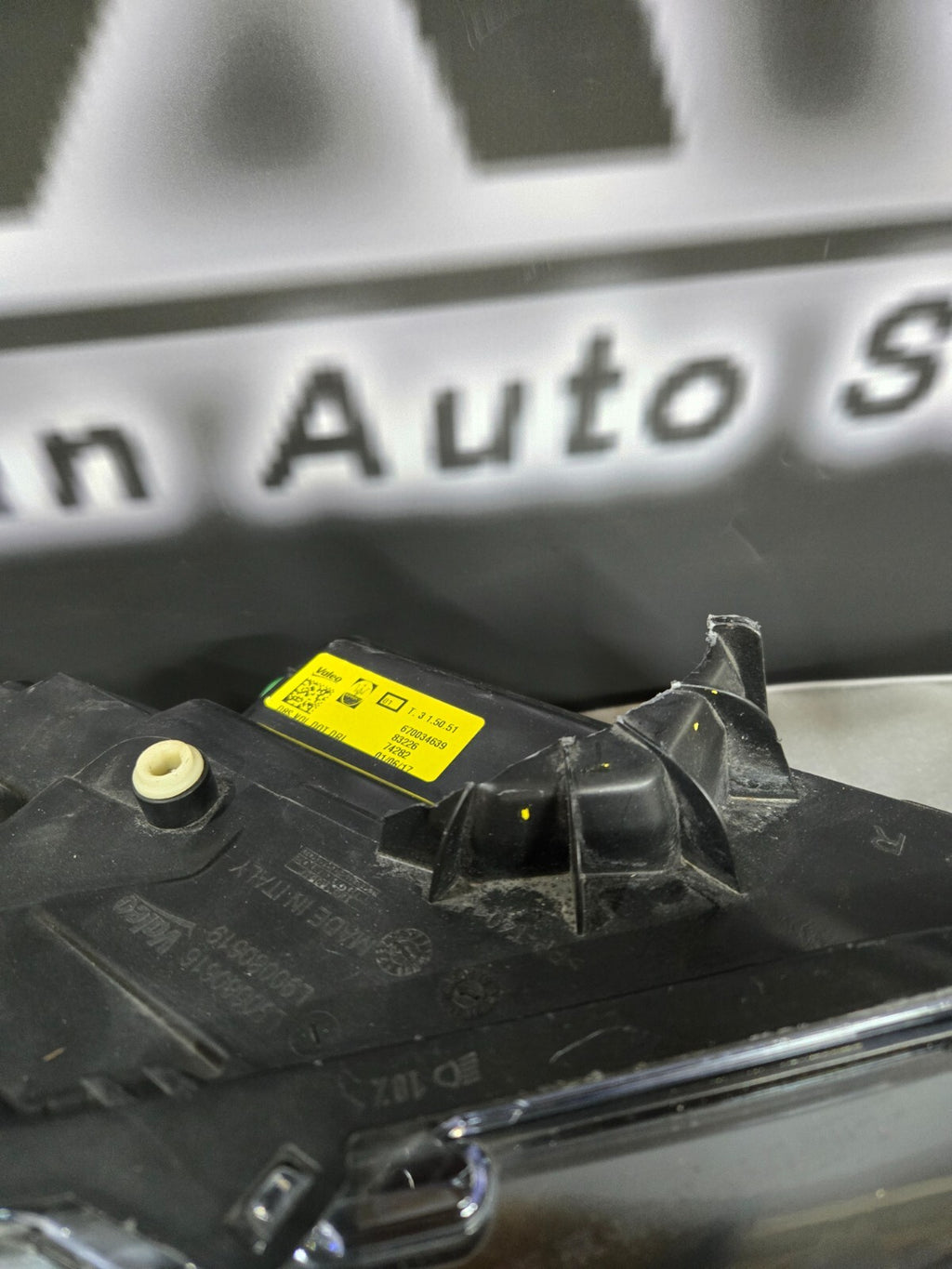 2017-2020 Maserati Levante Right RH Passenger HID Xenon Headlight 670034639 OEM