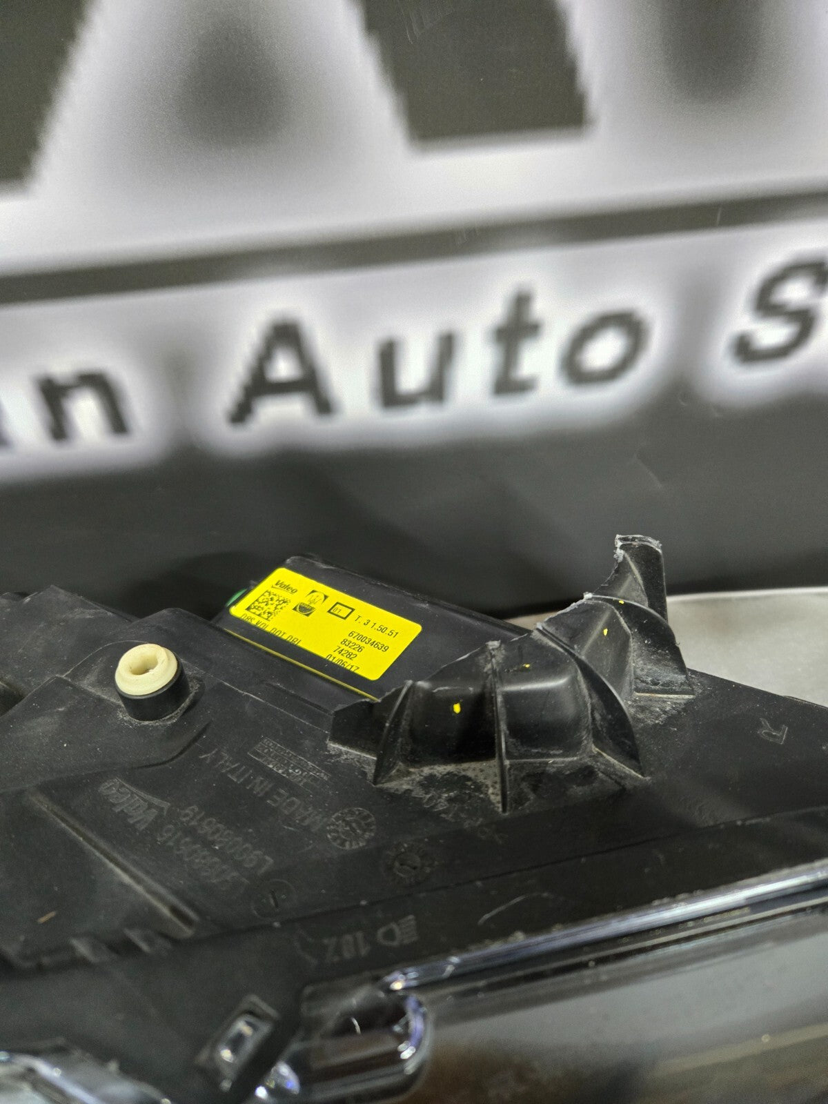 2017-2020 Maserati Levante Right RH Passenger HID Xenon Headlight 670034639 OEM