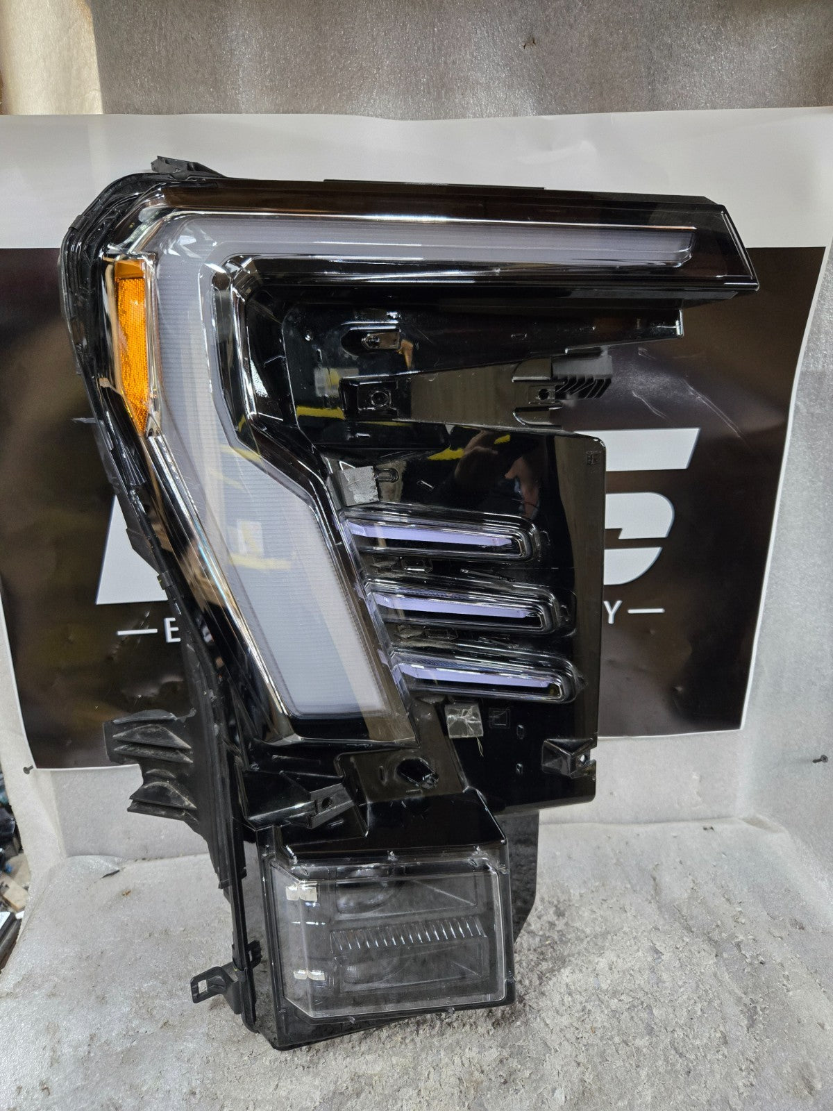 2024 2025 2026 GMC Sierra EV Full LED Headlight RH Right Genuine OEM 85092610