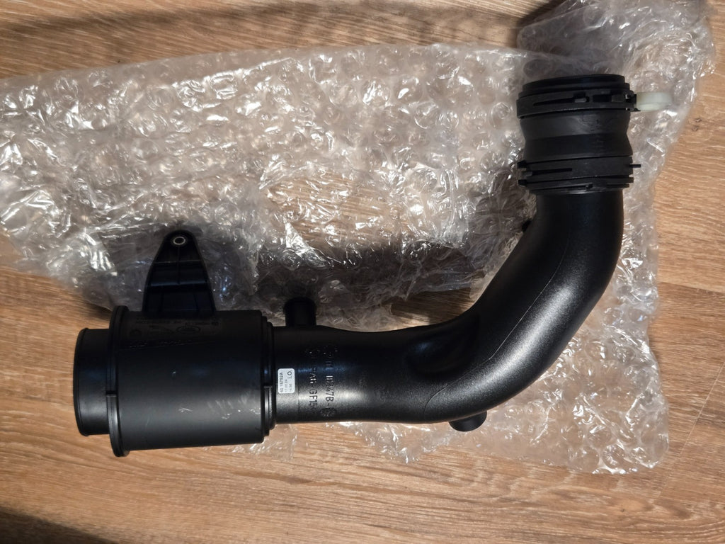 2017 - 2020 JAGUAR XE 2.0L ENGINE AIR CLEANER INTAKE PIPE HOSE TUBE OEM NEW