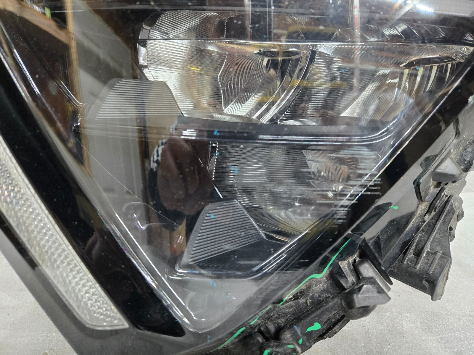 2022-23 Kia Sportage Left LH Driver Side Reflector LED Headlight 92101-DW000 OEM