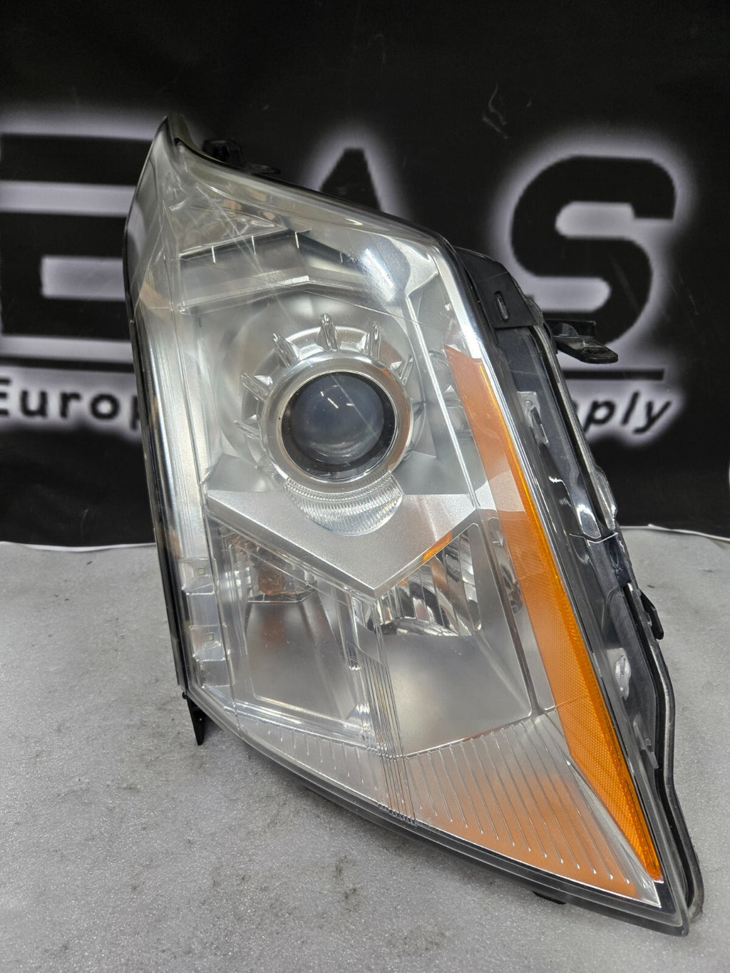 2010-2013 Cadillac SRX Right Passenger Side Headlight Halogen OEM 22853873
