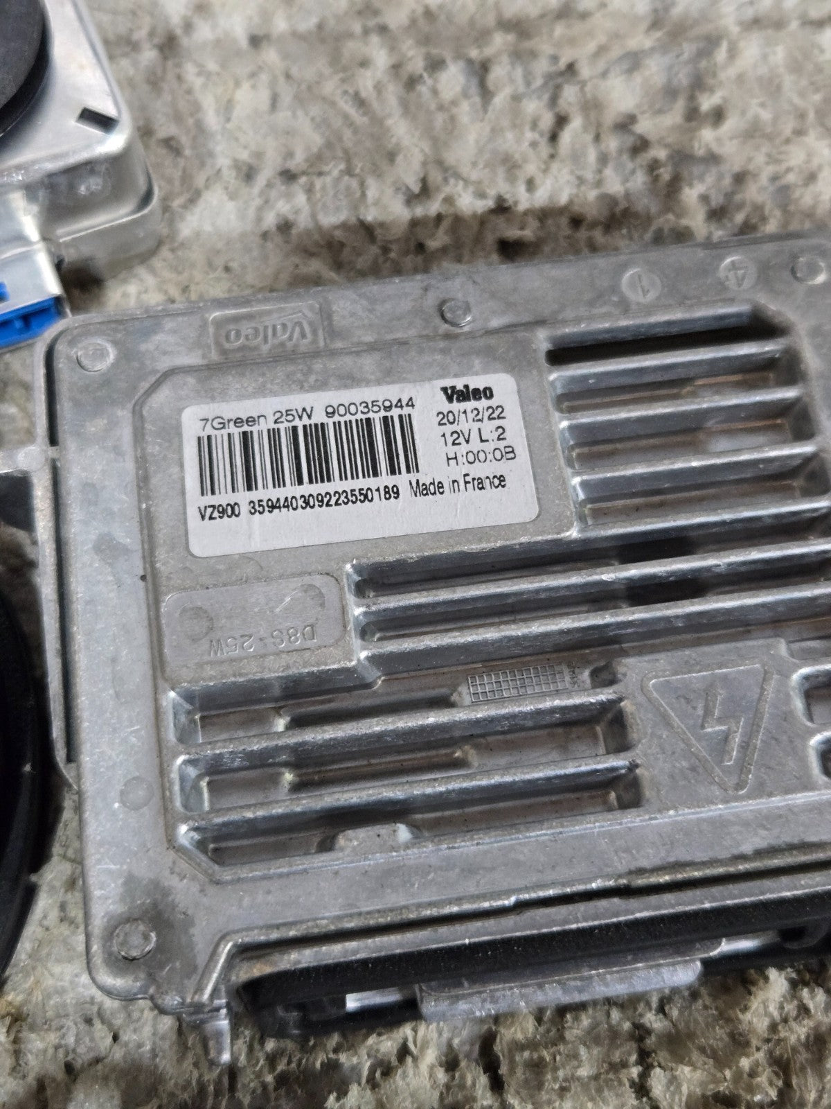 2018-2020 Maserati Levante M161 Headlight Ballast Module Bulb and Cover Set OEM
