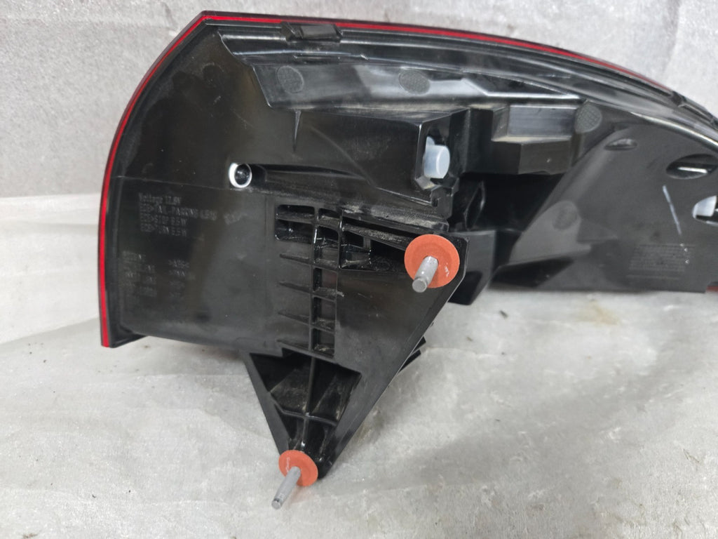 2024-2026 Mercedes Benz GLE350 GLE450 Left Driver LED Taillight A1679066710 OEM