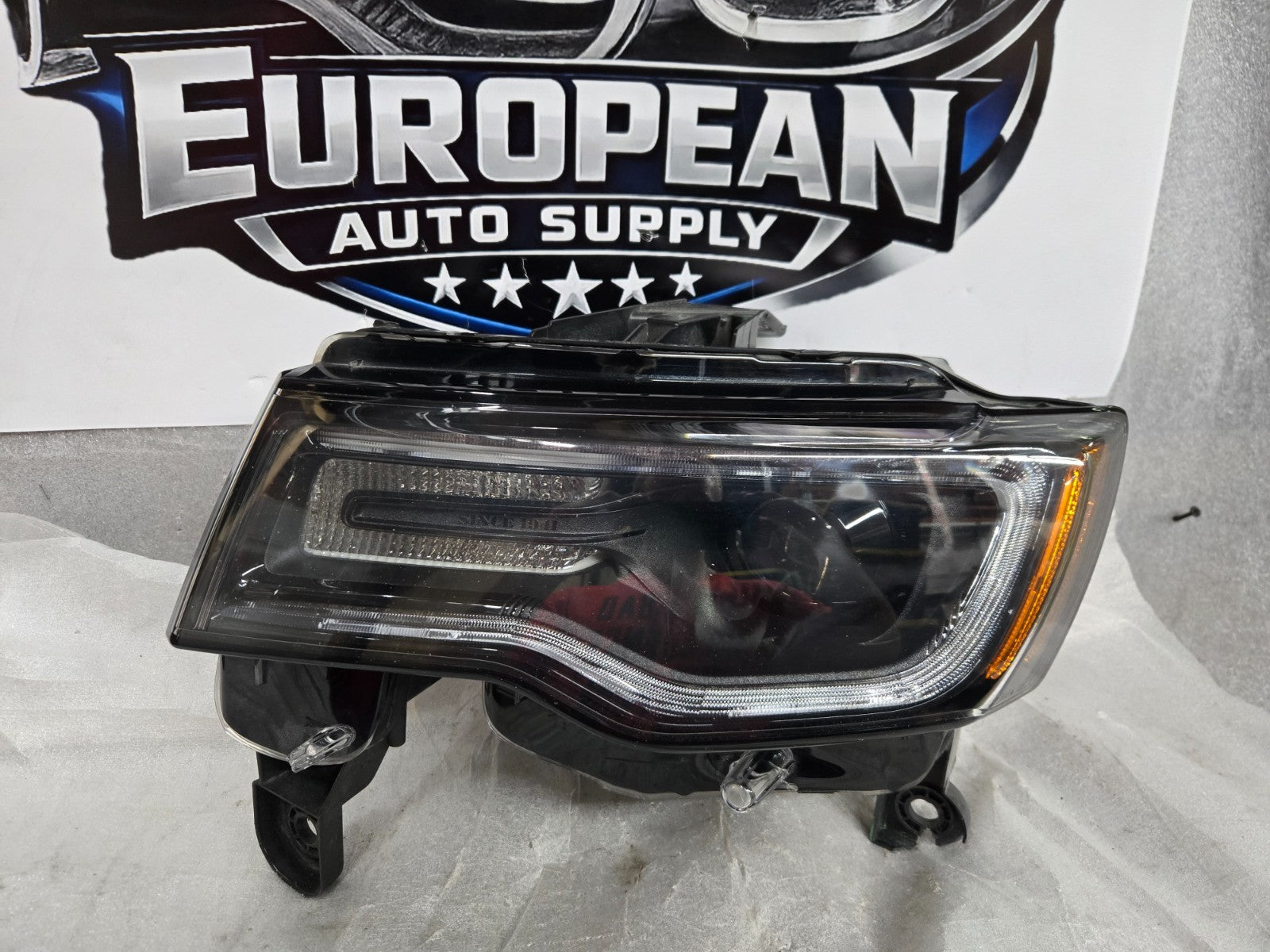 2017 - 2022 Jeep Grand Cherokee Left LH Non-AFS Xenon Headlight OEM 68426873AD
