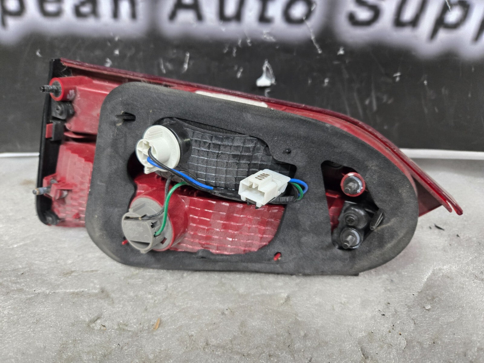 2013-2016 Hyundai Santa Fe Left LH Inner Tail Light Assembly OEM 92405-4Z0