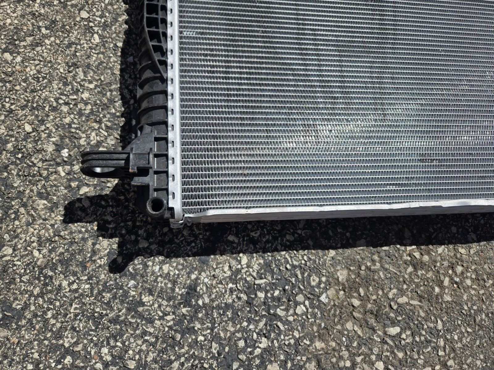 2019-2024 Lamborghini Urus Engine Motor Water Radiator Cooler 4M0121251M OEM